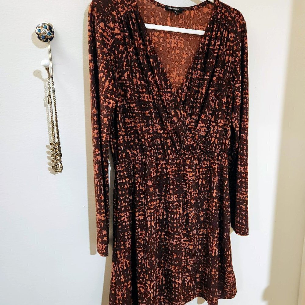 Daisy Fuentes Animal Geo Print Wrap Dress - Medium, Versatile, Geometric Print
